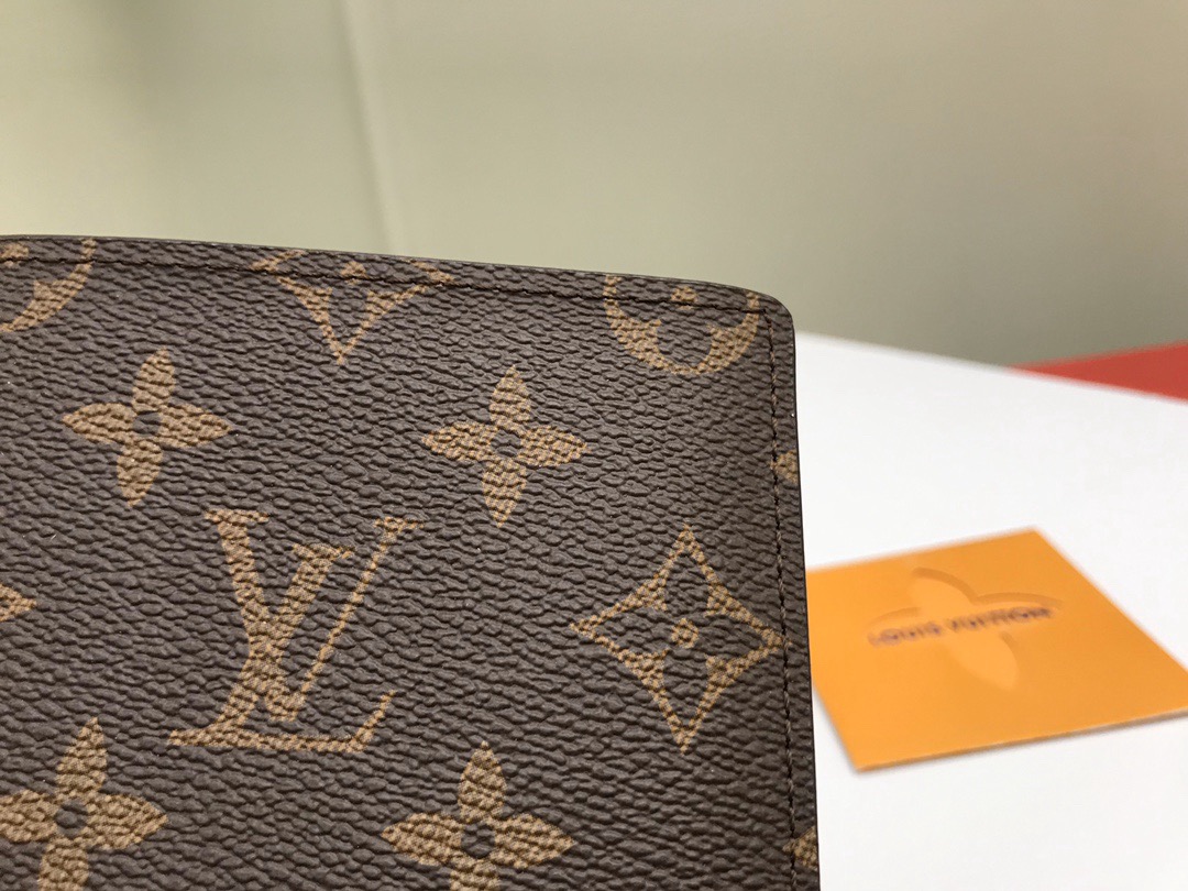 Louis Vuitton Men Wallet M63261 Size 11.9*9cm