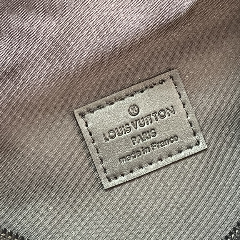 Louis Vuitton M46036 Discovery BumbagMen Bags Size 44*15*9cm
