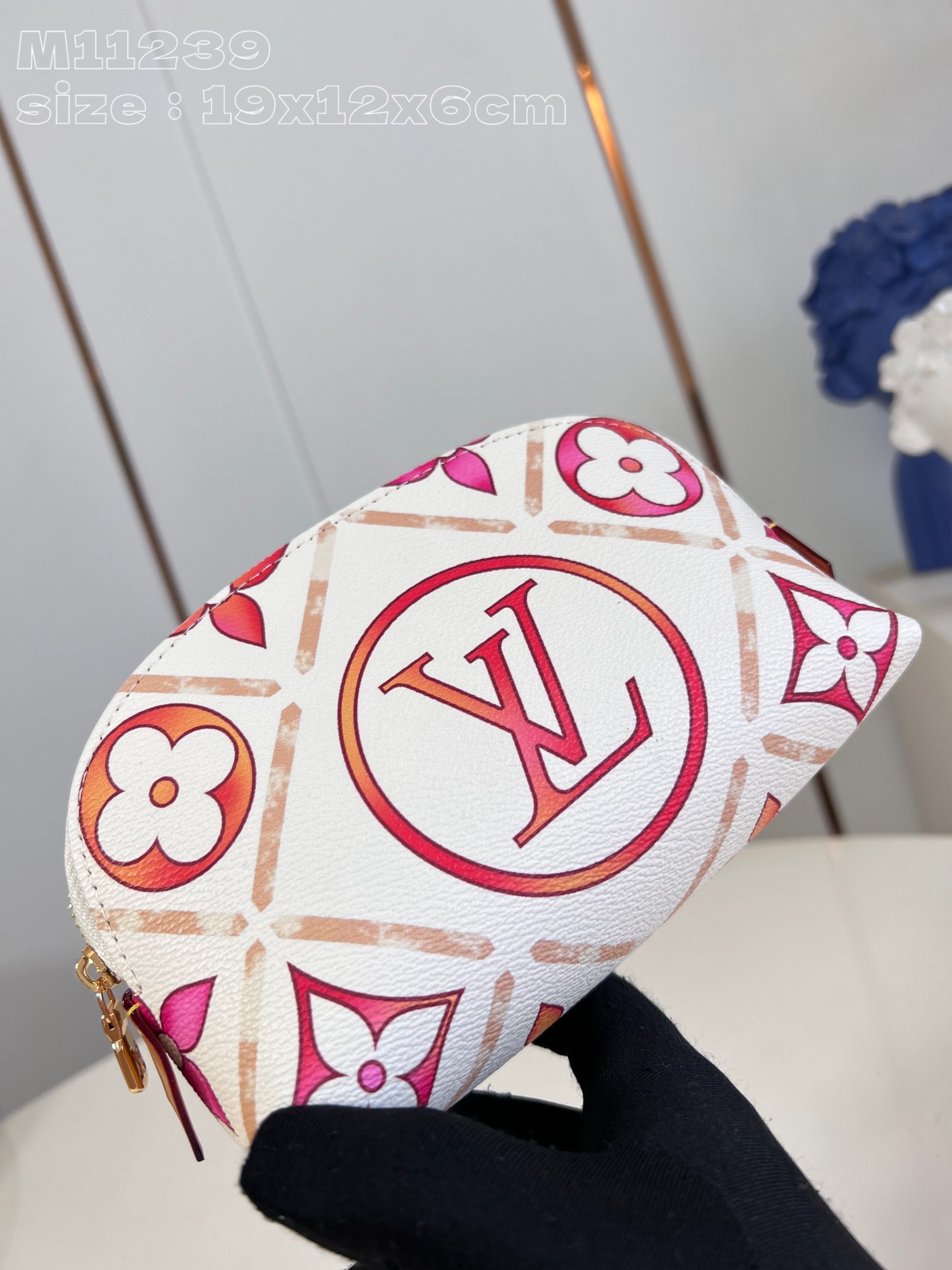Louis Vuitton M11239 Pochette Cosmétique PM Size 19*12*6cm
