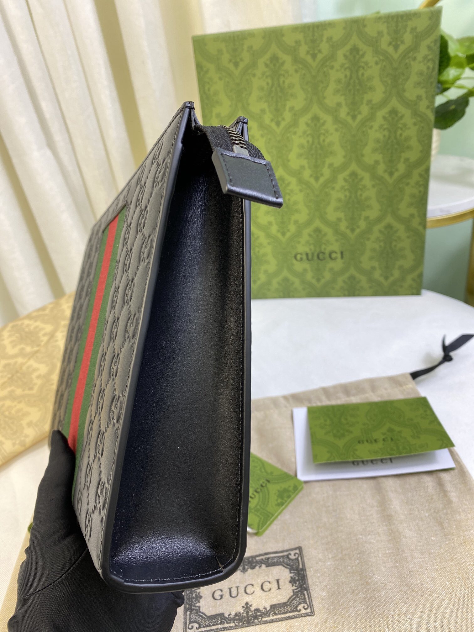 Gucci New GG Supreme Pouch Size 26*20*6cm Style 475316