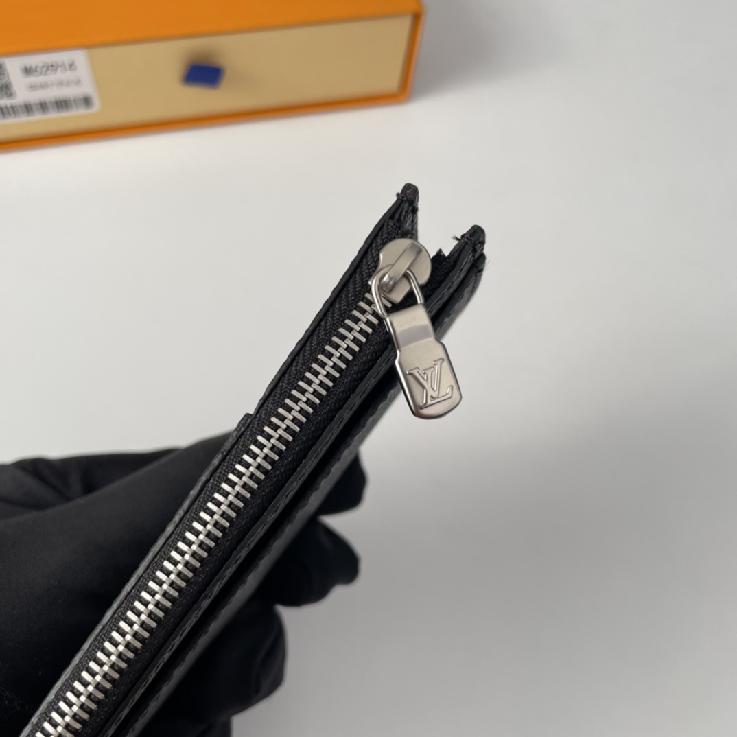 Louis Vuitton M64038 Card Holder Size 14*8cm