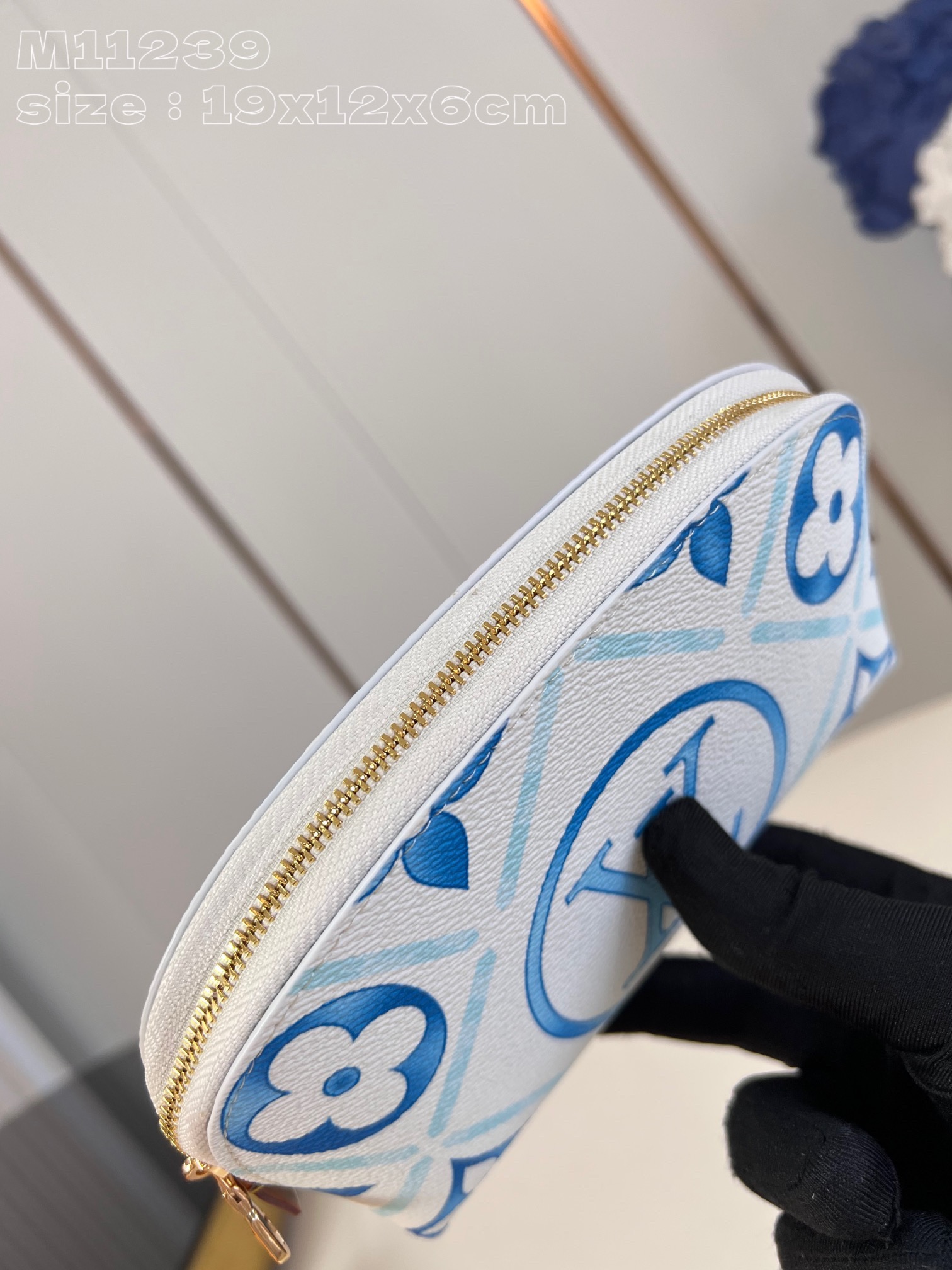 Louis Vuitton M11239 Pochette Cosmétique PM Size 19*12*6cm