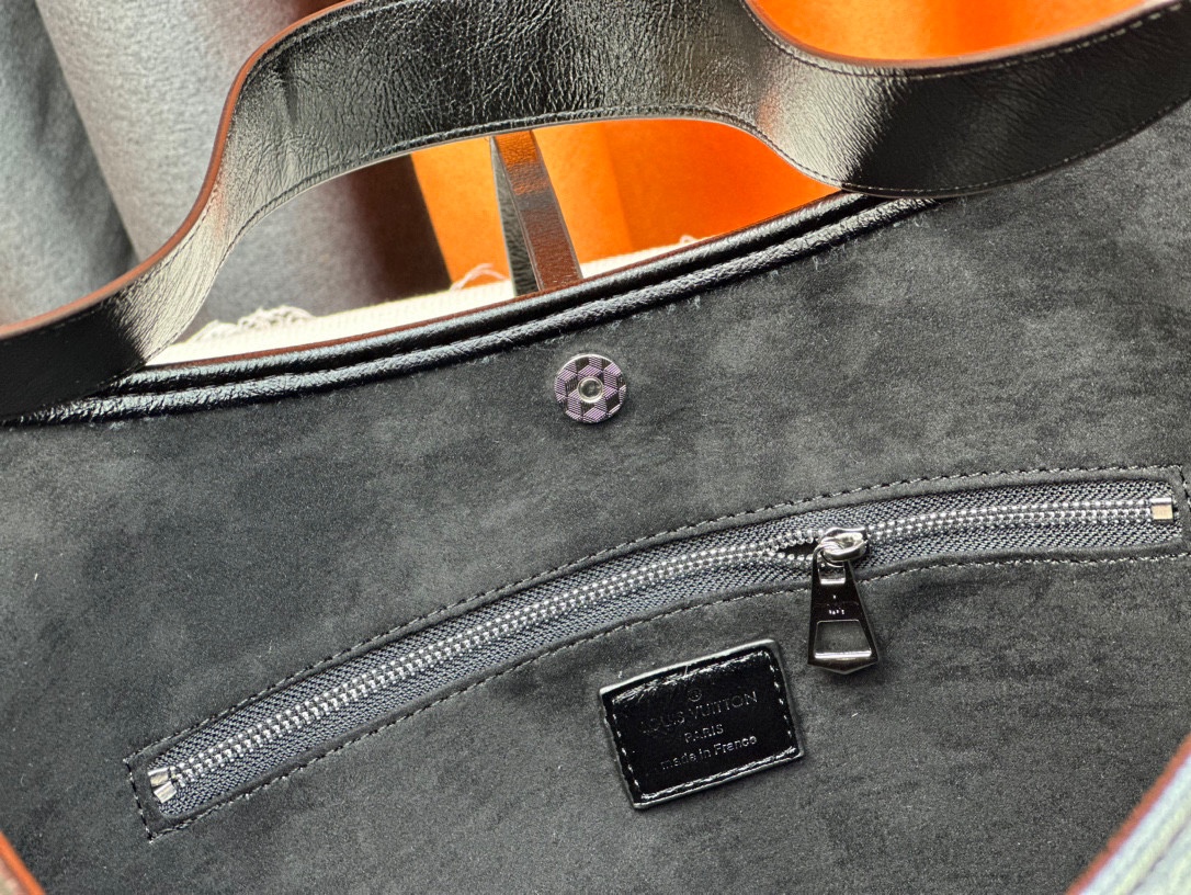 Louis Vuitton M25143 CarryAll Dark Shoulder Bags Size 39*30*15cm