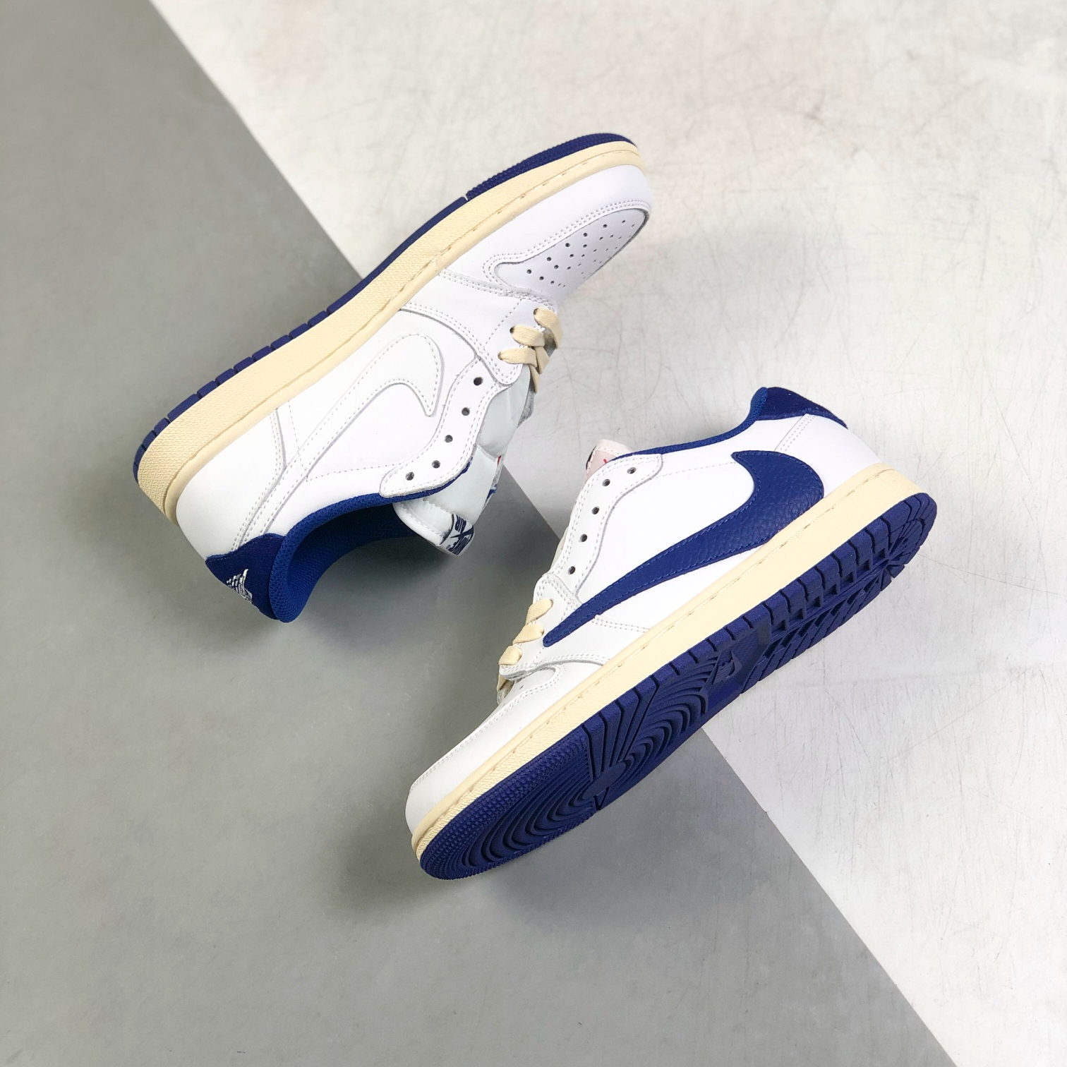 Nike Air Jordan 1 x Travis Scott Low Top Sneaker Shoes Gr. 36-46