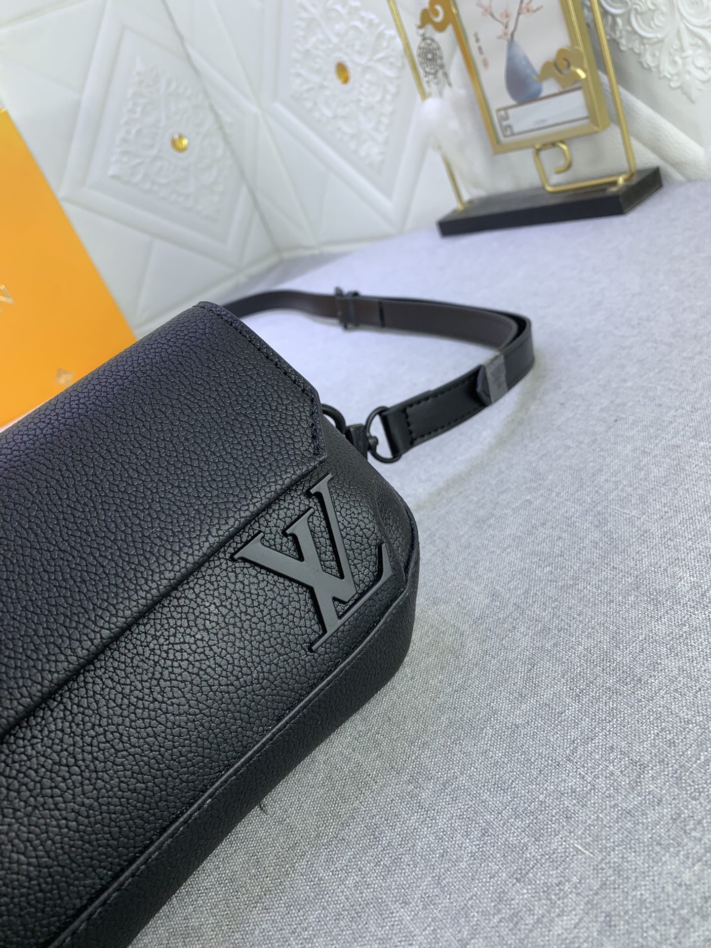 Louis Vuitton M83563 Pilot Shoulder Bags Size 20*12*5cm