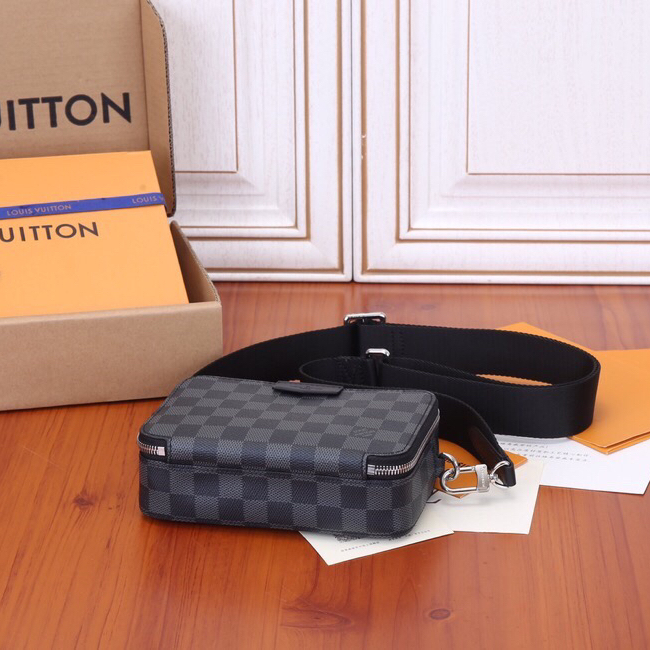 Louis Vuitton M60418 Men Shoulder Bags 18.5*11*6.5cm