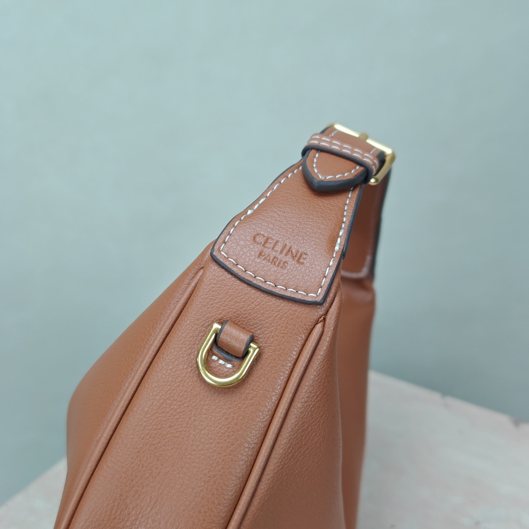 Celine 25ss Lulu Shoulder Bags Size 24*21*5cm