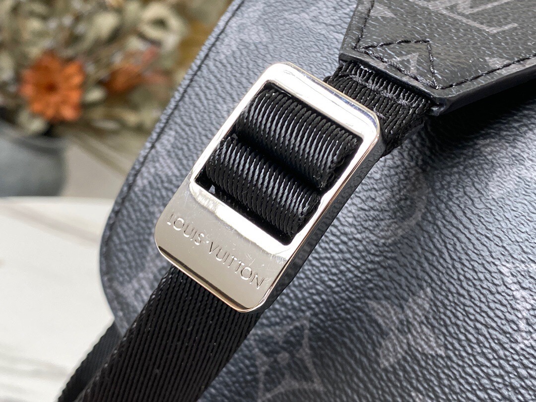 Louis Vuitton M30746 Taigarama Men Shoulder Bags Size 29*23*11.5cm