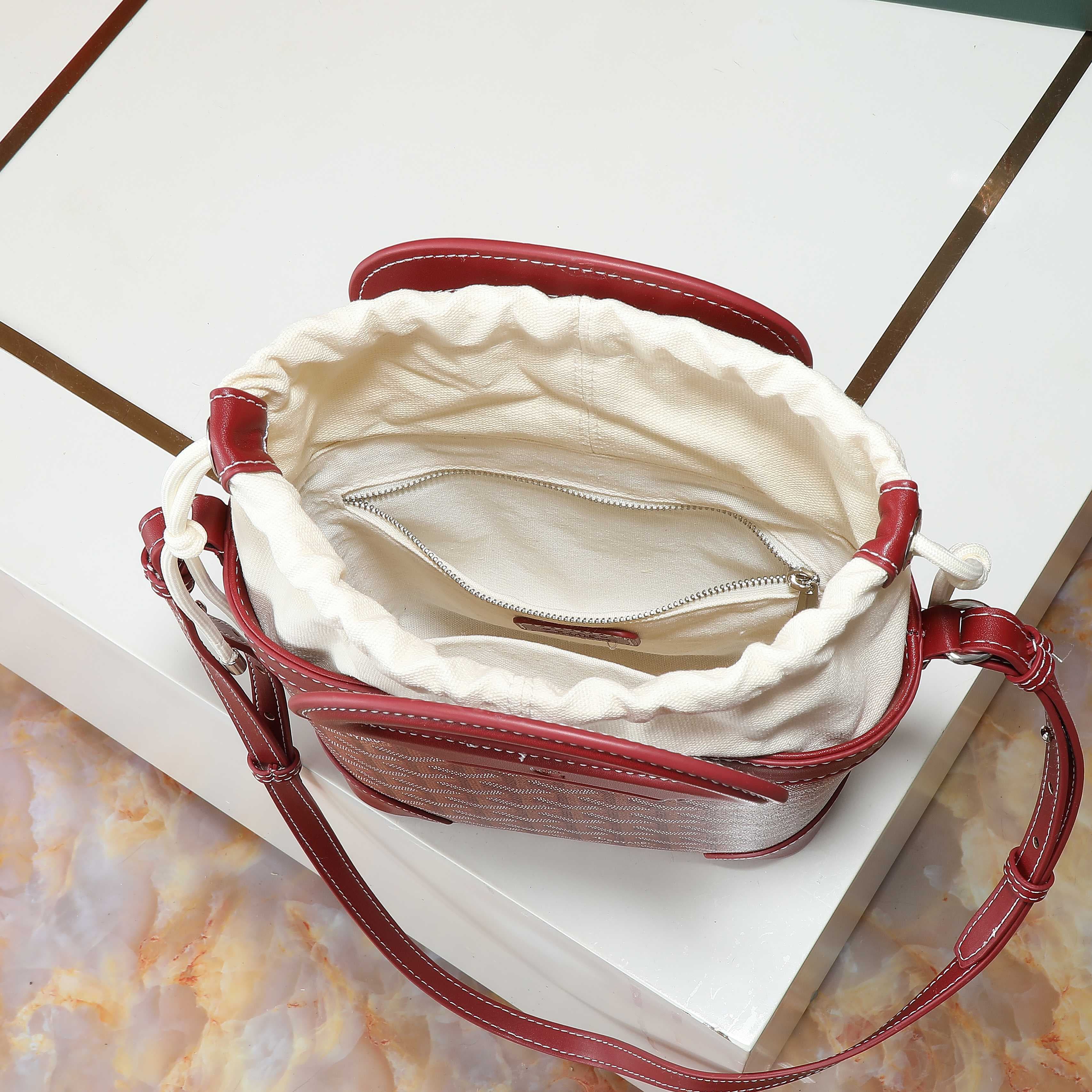 Goyard Beluga Shoulder Bags Size 23*18.5*8cm