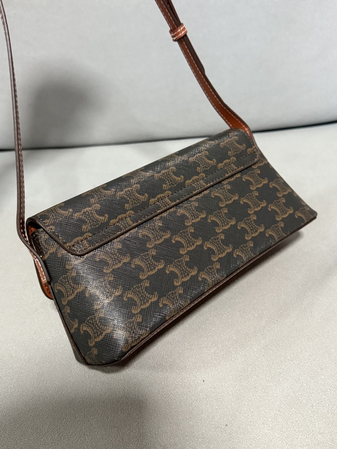 Celine 25ss Lulu Shoulder Bags Size 24*11.5*8cm