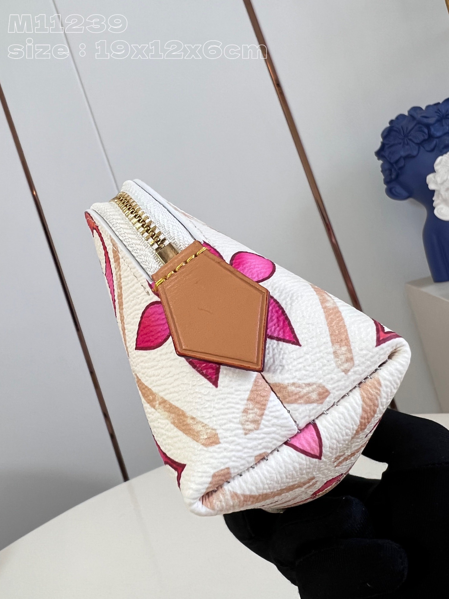 Louis Vuitton M11239 Pochette Cosmétique PM Size 19*12*6cm