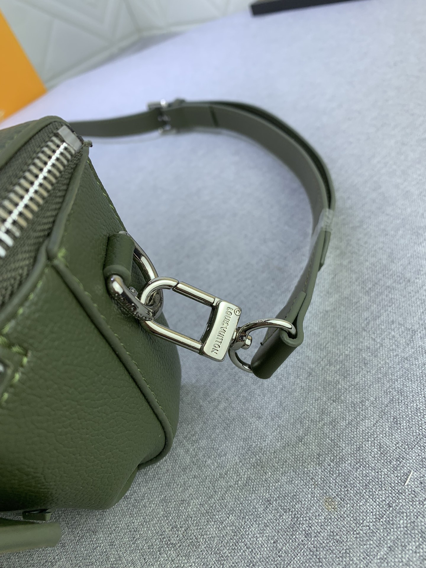 Louis Vuitton M83560 Pilot Shoulder Bags Size 20*12*5cm