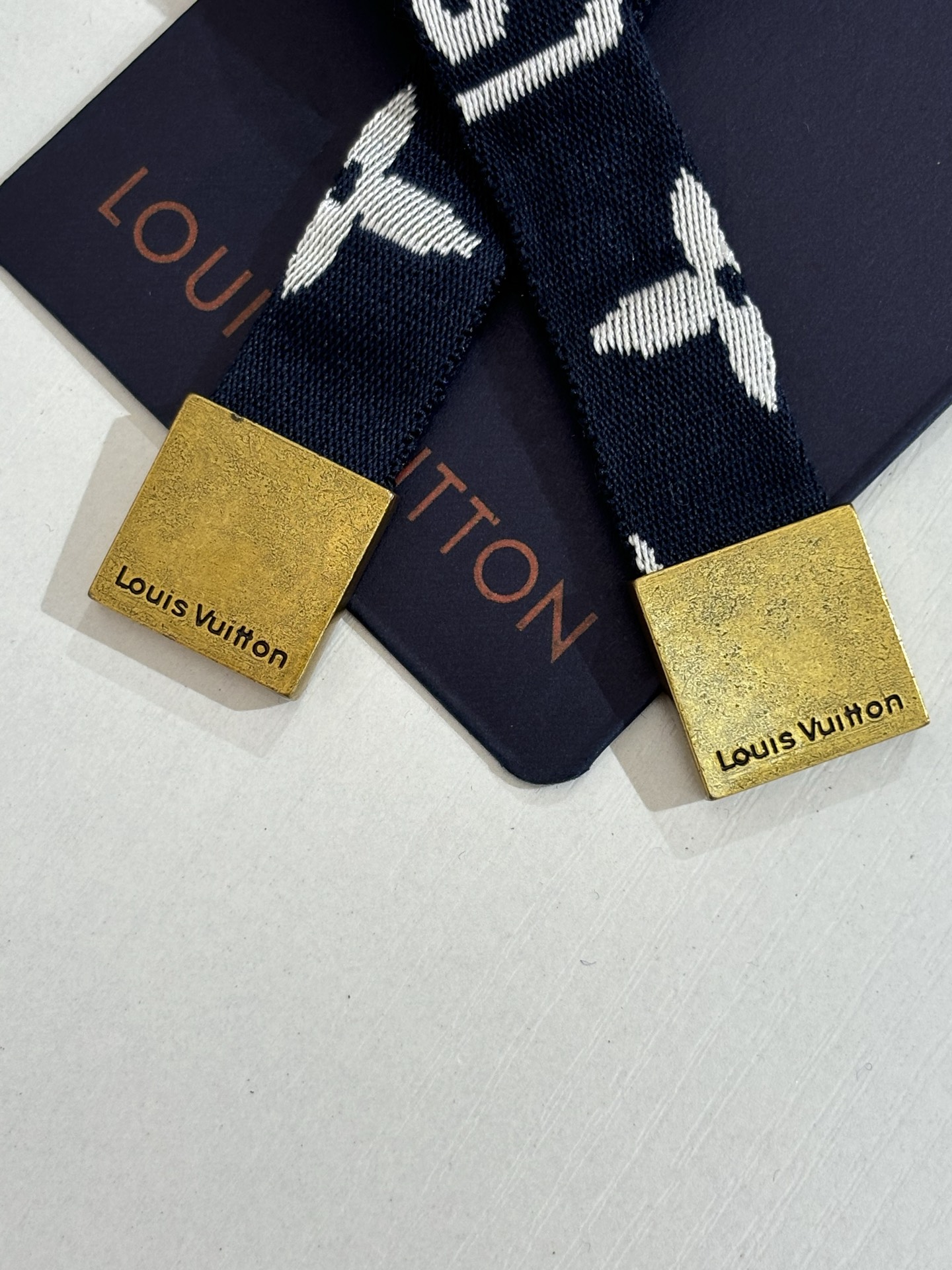 Louis Vuitton Unisex Sweatshirt Size S-XL