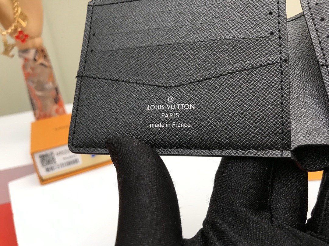 Louis Vuitton Men Wallet M62294 Size 11.9*9cm