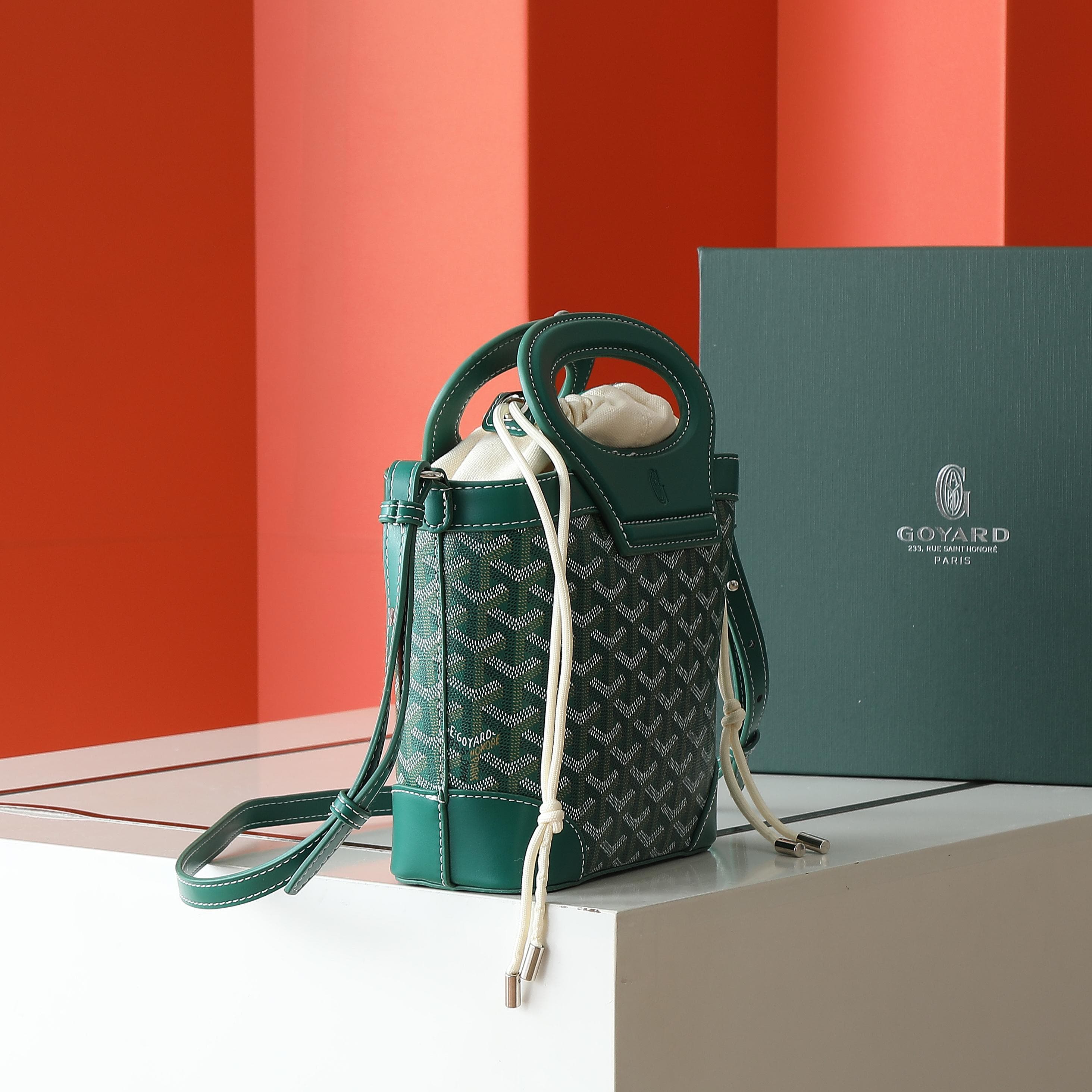 Goyard Beluga Shoulder Bags Size 23*18.5*8cm