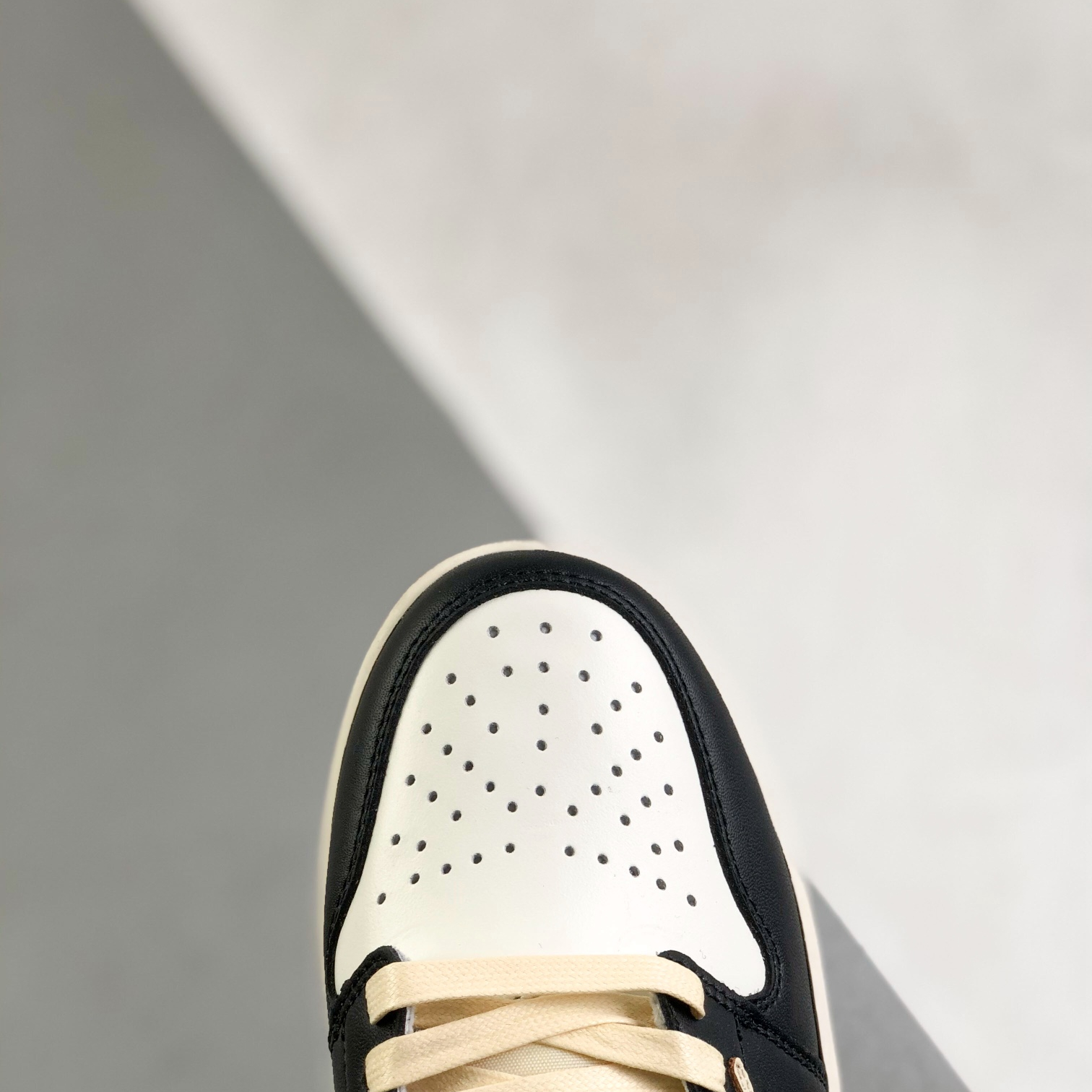 Nike Air Jordan 1 x Travis Scott Low Top Sneaker Shoes Gr. 36-46