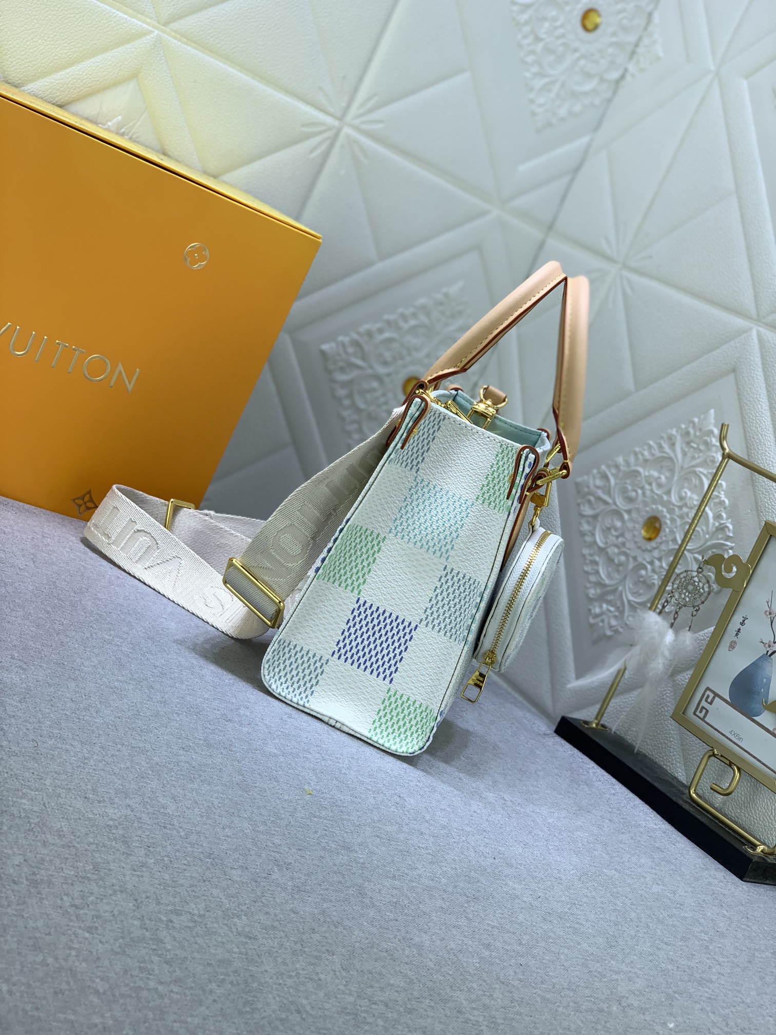 Louis Vuitton M46373 OnTheGo Shoulder Bags Size 25*19*11cm