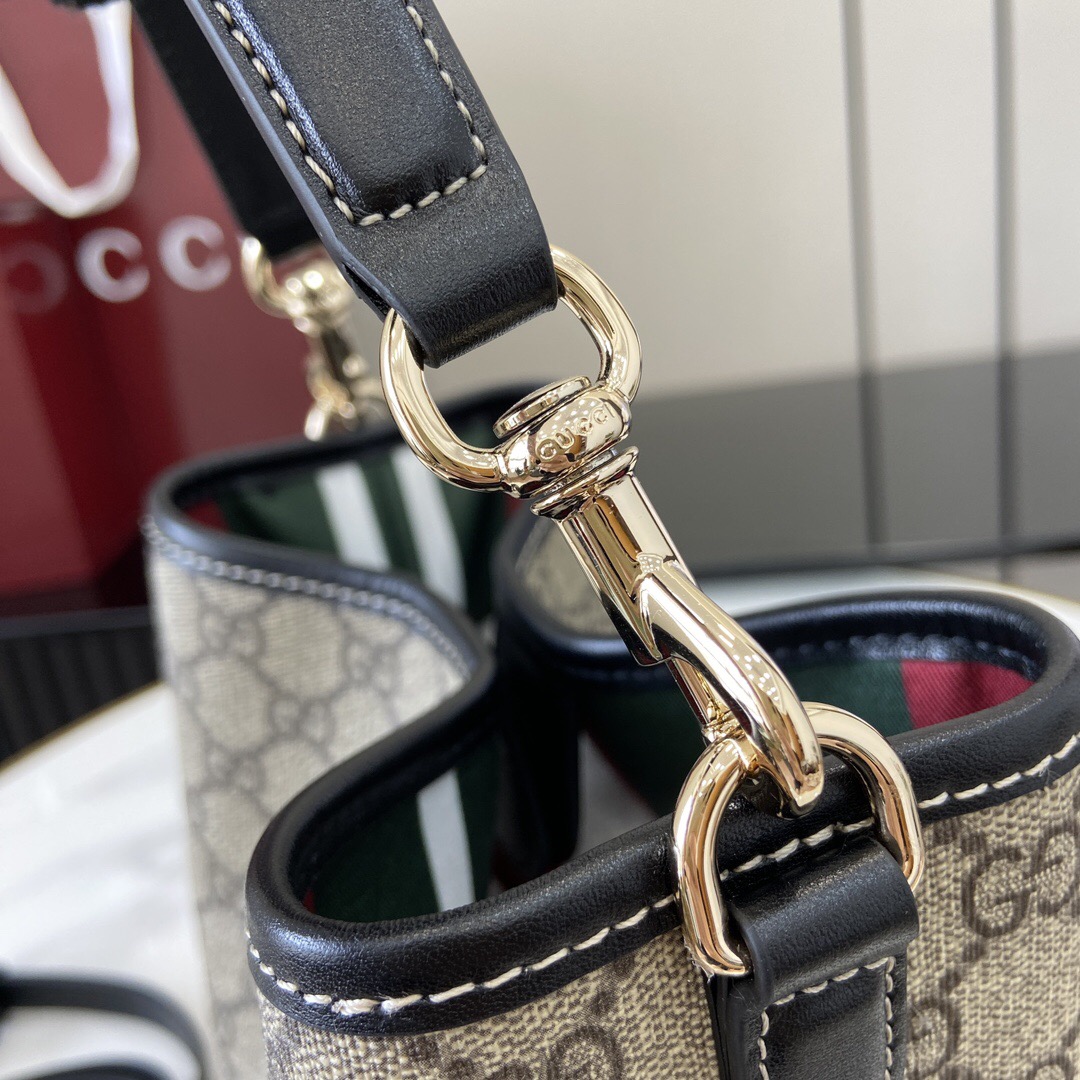 Gucci GG Emblem Women Shoulder Bags Size 20*18*11cm