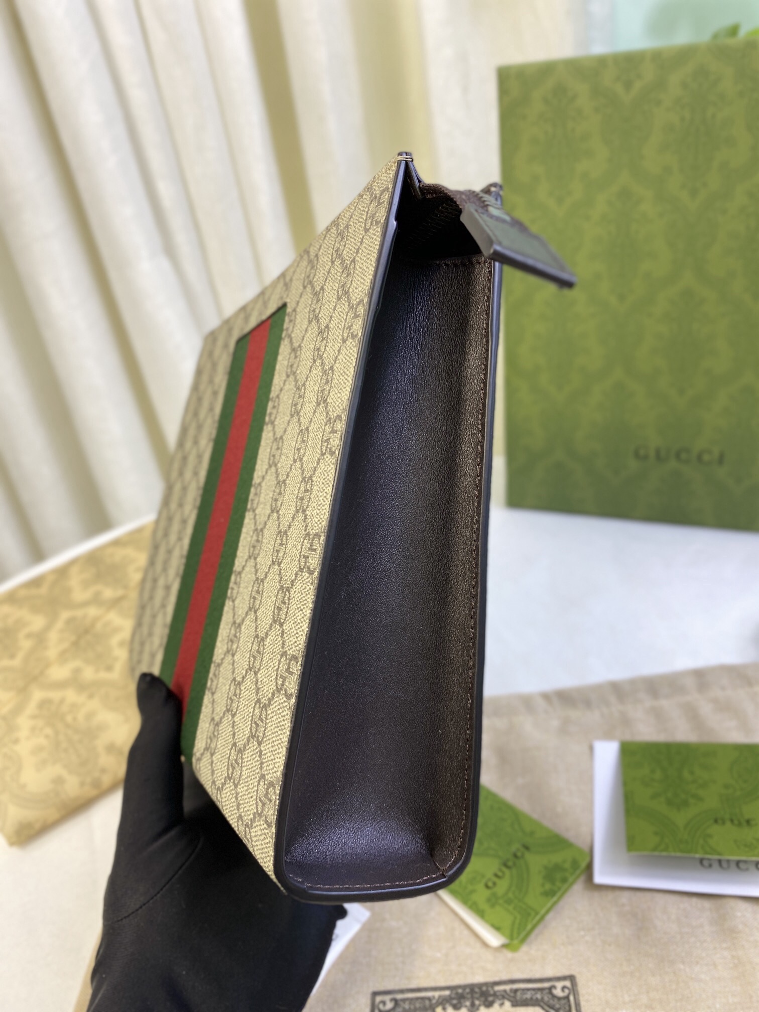 Gucci New GG Supreme Pouch Size 26*20*6cm Style 475316