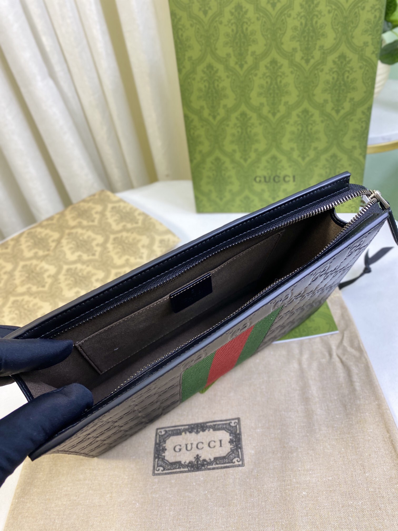 Gucci New GG Supreme Pouch Size 26*20*6cm Style 475316