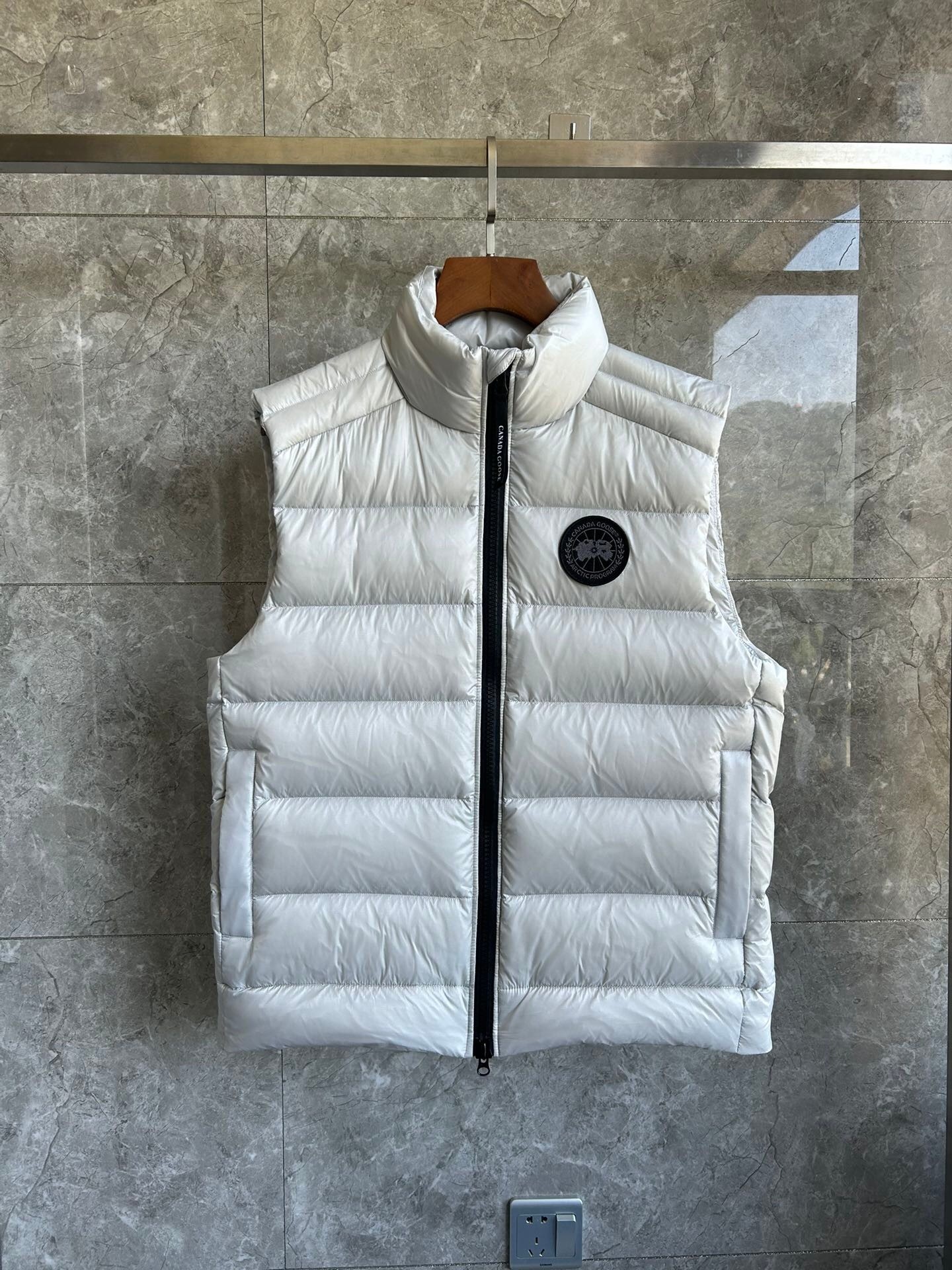 Canada Goose E2229 Crofton Vest-WD Men Winter Vest Size S-XXL