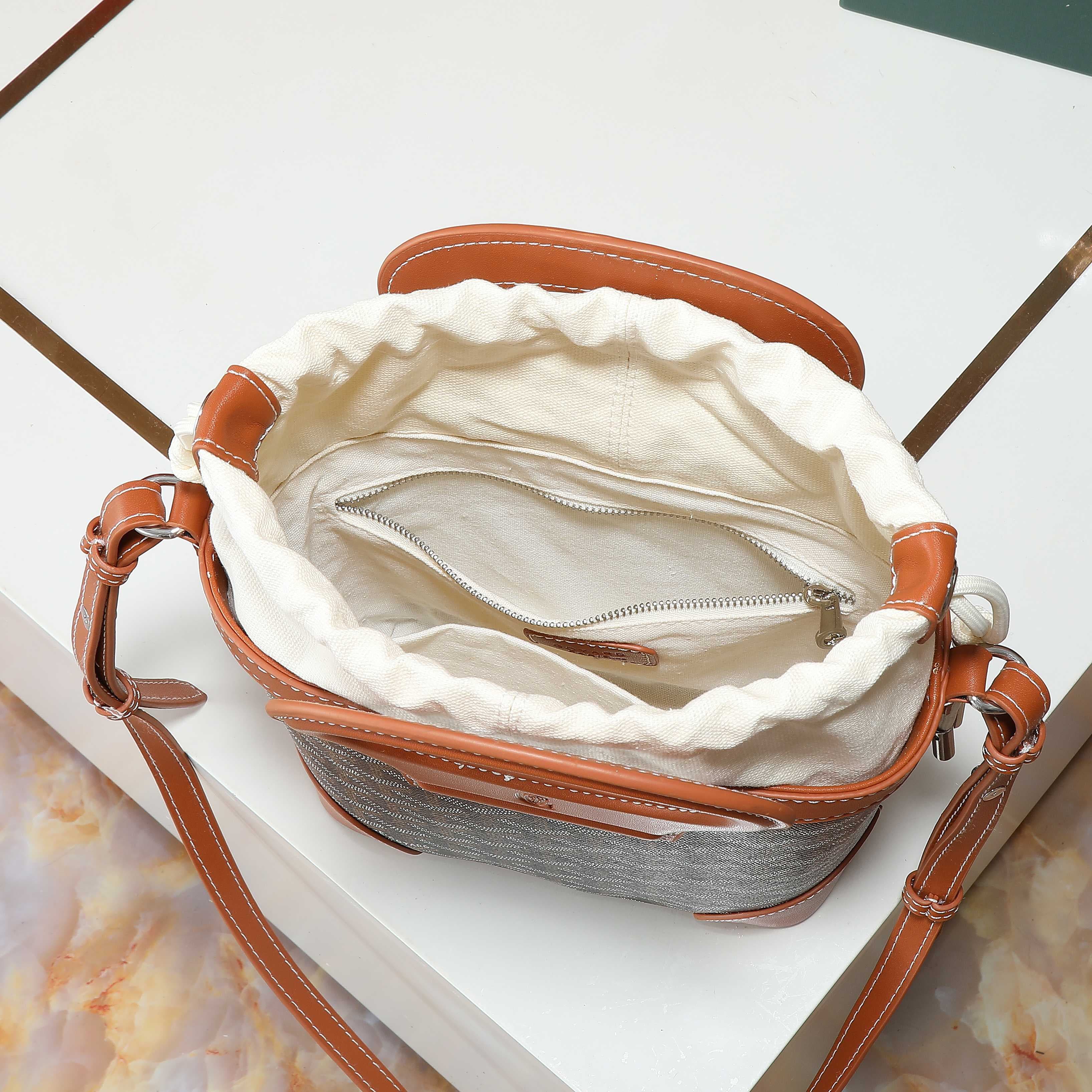 Goyard Beluga Shoulder Bags Size 23*18.5*8cm