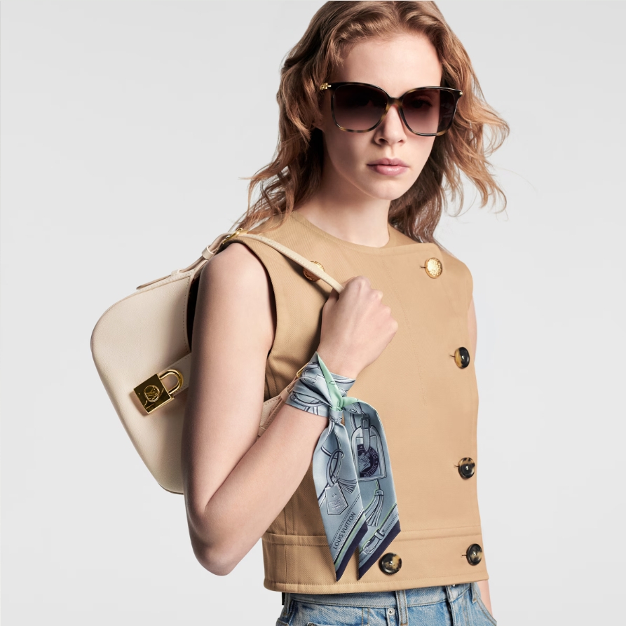 Louis Vuitton M24990 Low Key Shoulder Bag Size 26*18*7cm