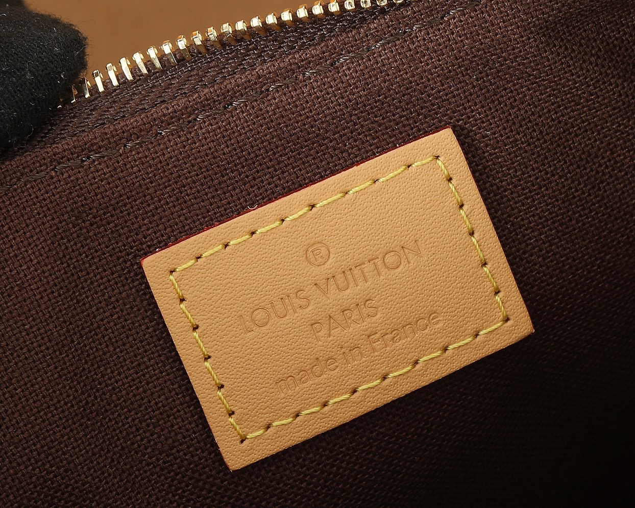 Louis Vuitton M83008 Liv Pochette Shoulder Bag Size 24.5*13.5*6.5cm