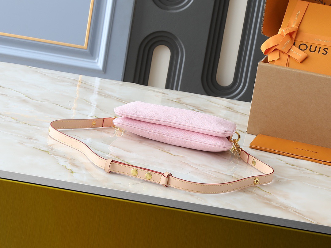 Louis Vuitton M14159 Liv Pochette Denim Cowboy Shoulder Bag Size 24.5*13.5*6.5cm