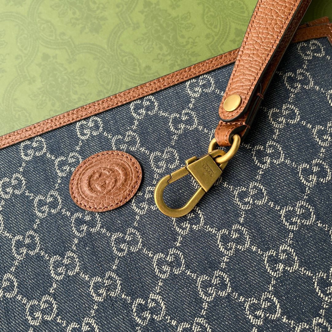 Gucci Pouch with Interlocking G Size 30.5*21*1.5cm Style 672953