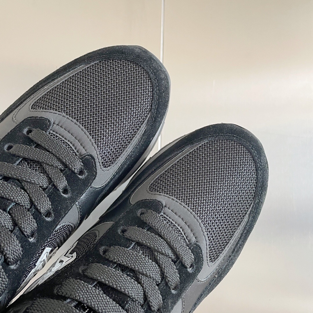 Louis Vuitton Run Away Sneaker Size 40-45