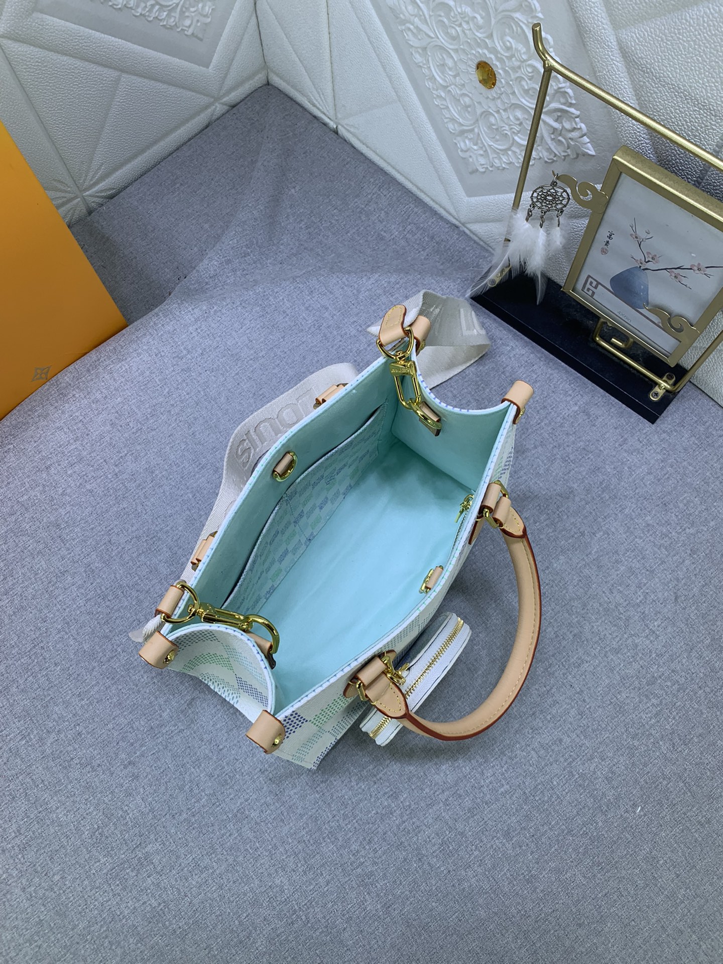 Louis Vuitton M46373 OnTheGo Shoulder Bags Size 25*19*11cm