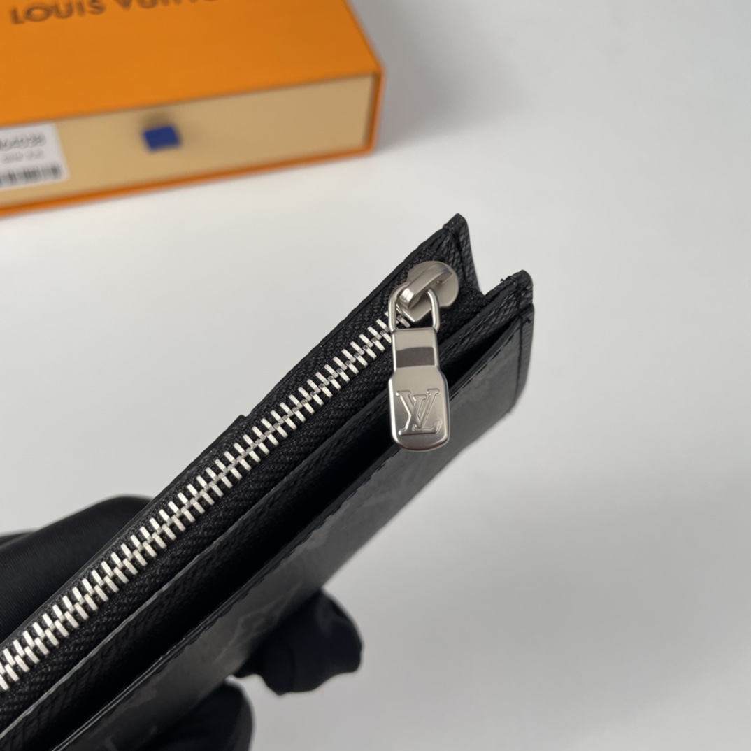 Louis Vuitton M64038 Card Holder Size 14*8cm
