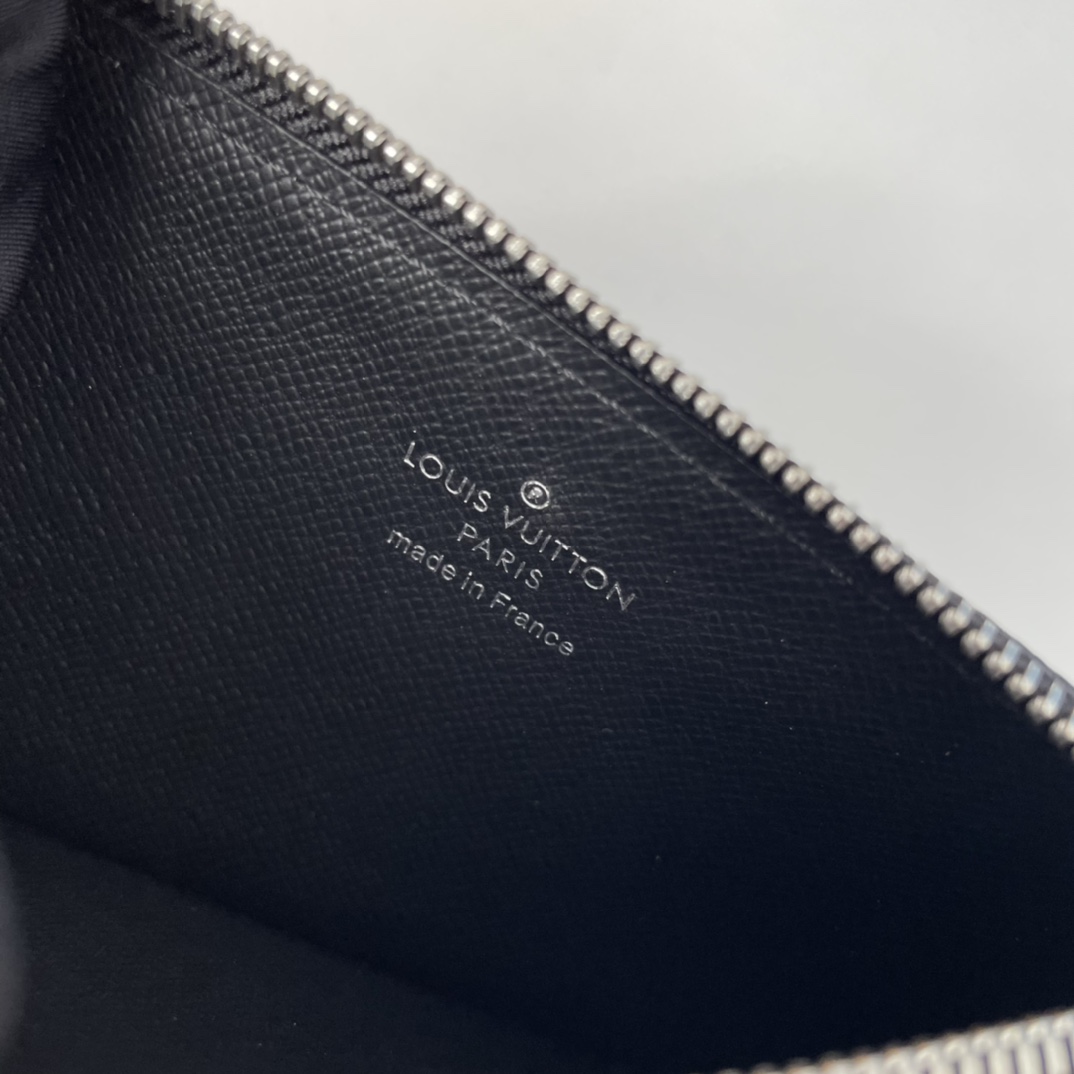 Louis Vuitton M64038 Card Holder Size 14*8cm