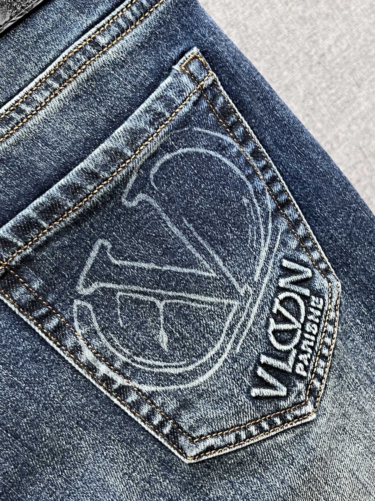 Valentino Jeans Men Size 29-38