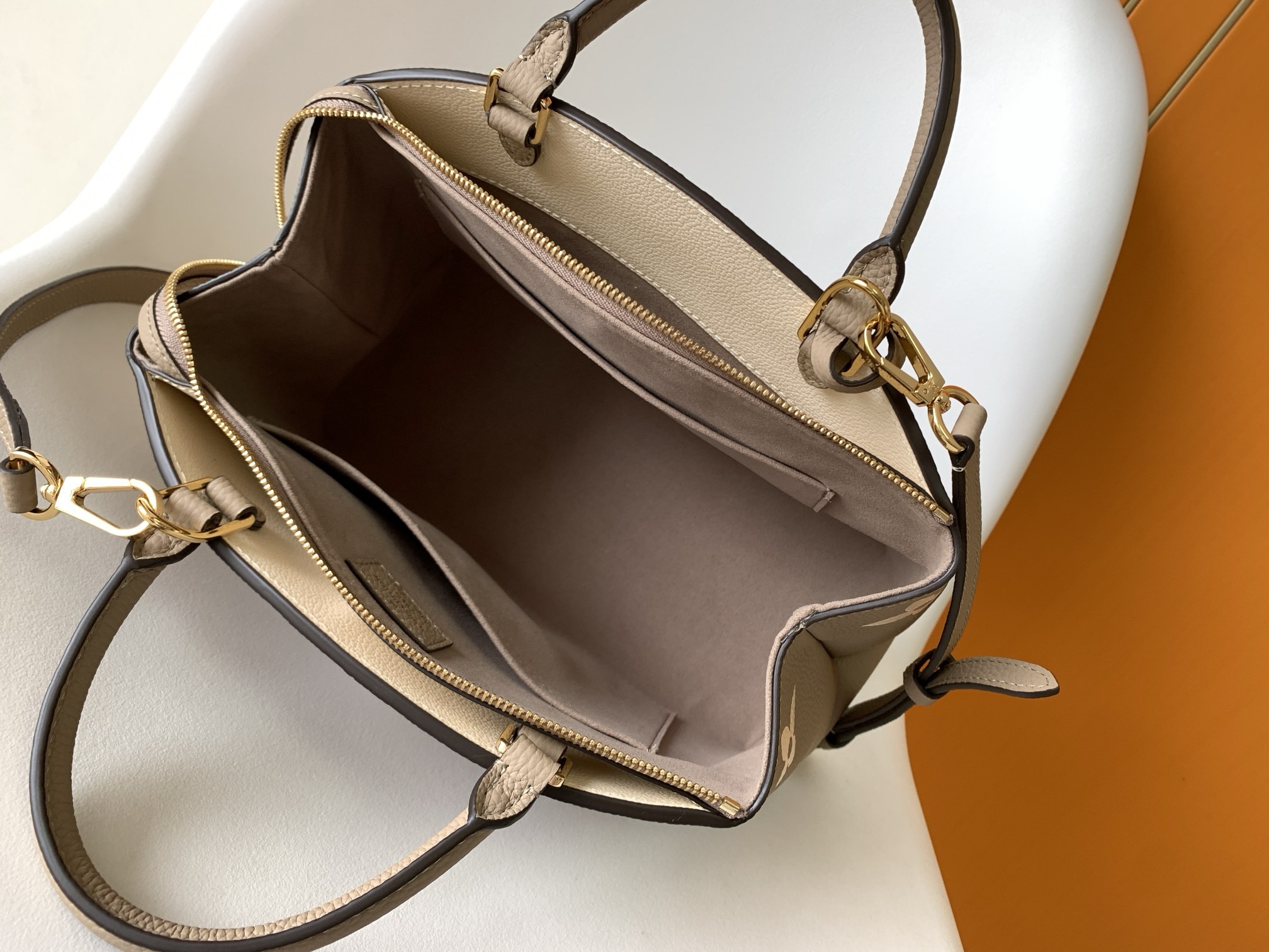 Louis Vuitton M45833 Women Bags 2-Size