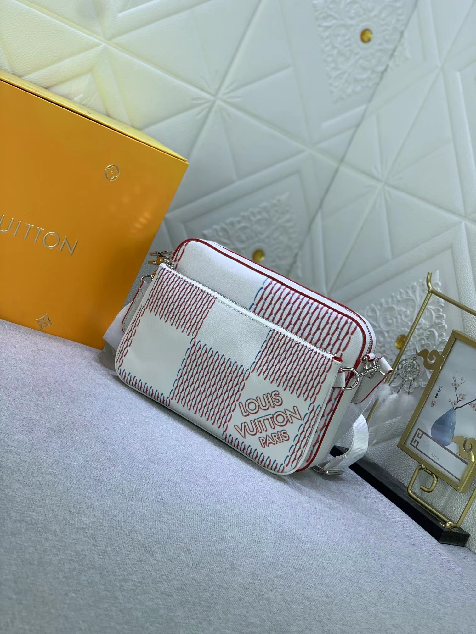 Louis Vuitton Monogram Eclipse Reverse Shoulder Bags Size 25*18.5*7cm