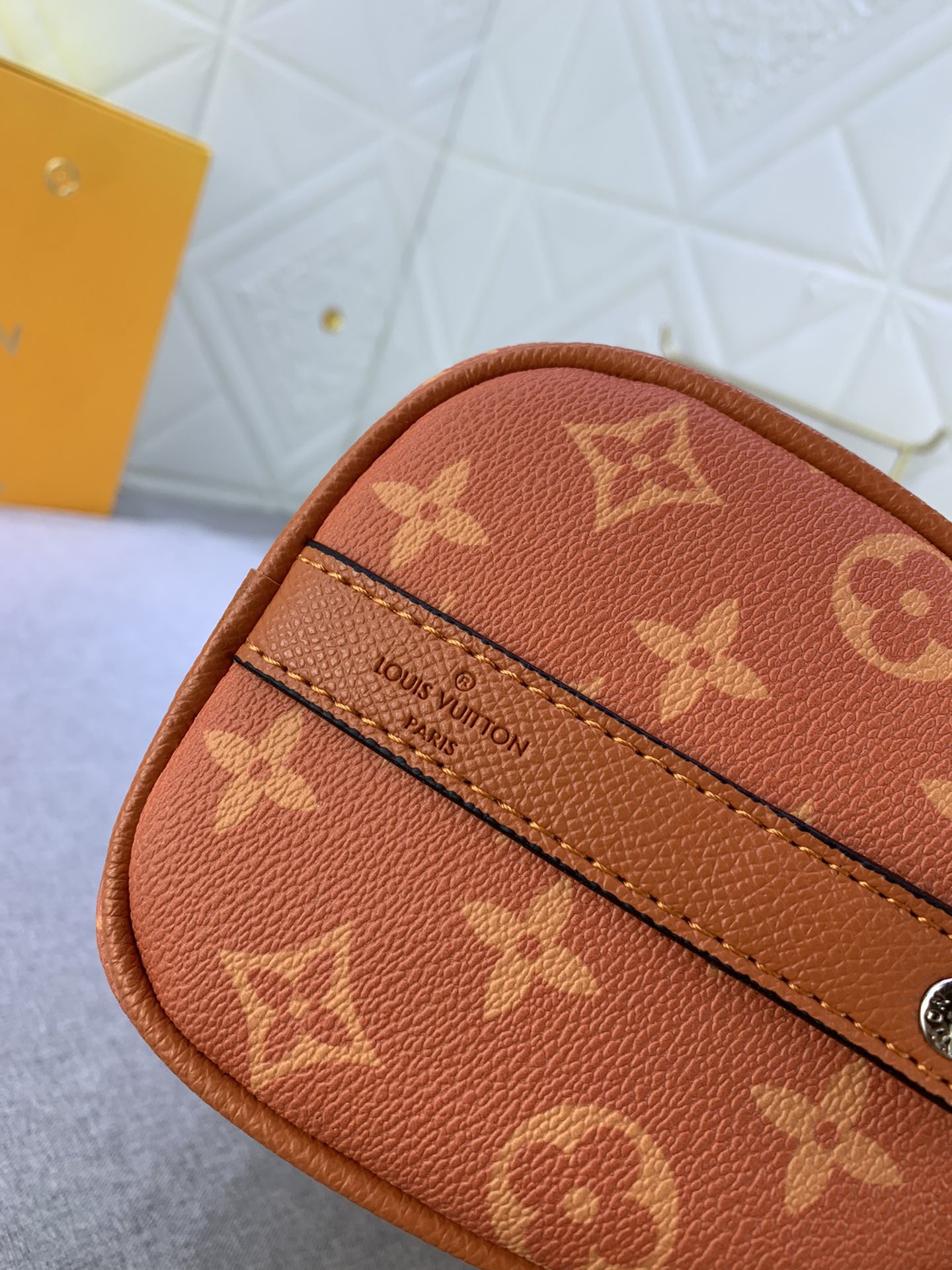 Louis Vuitton Monogram Eclipse Reverse Keepall 25 Travel Bags Size 25*15*11cm