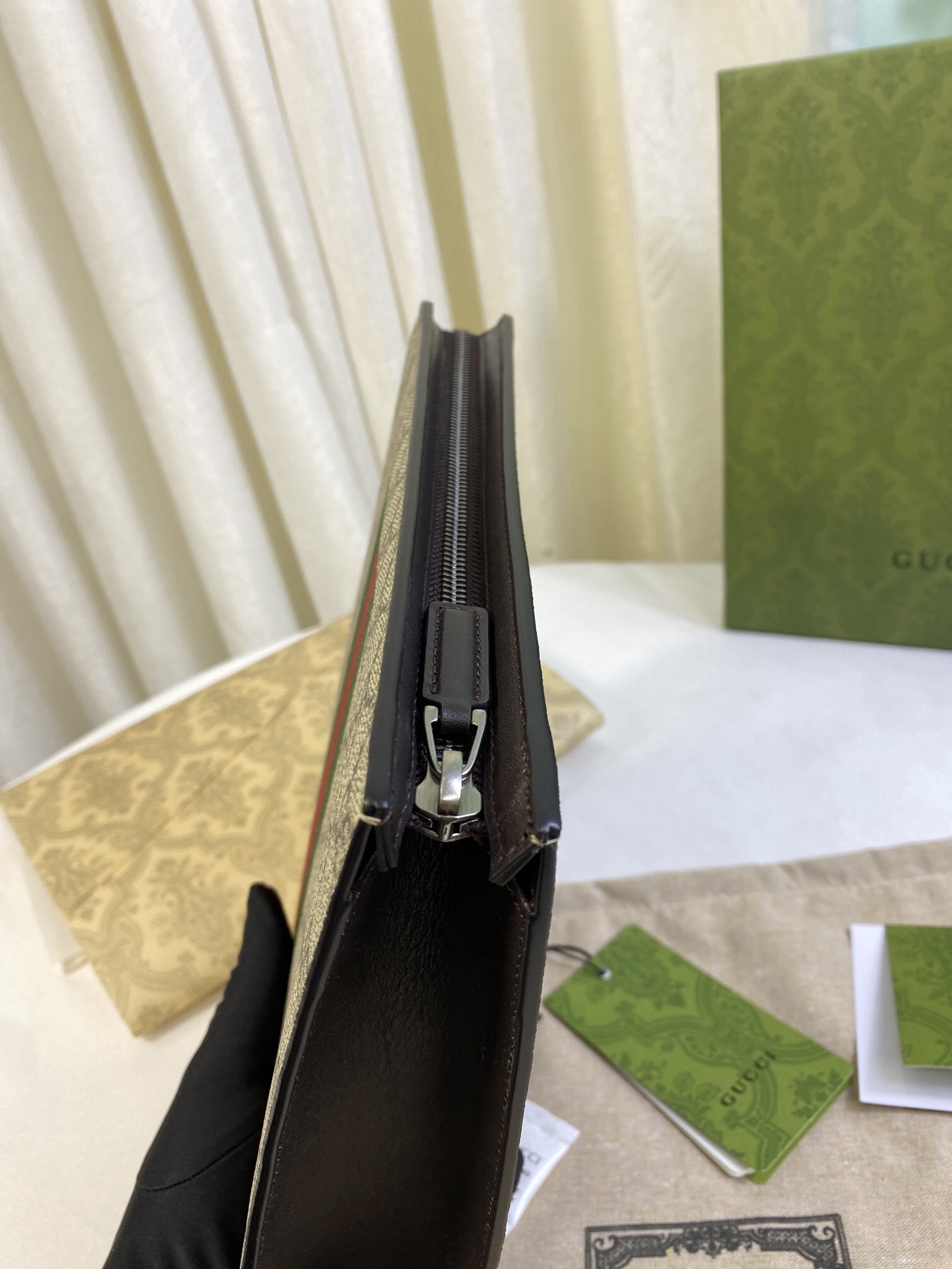 Gucci New GG Supreme Pouch Size 26*20*6cm Style 475316