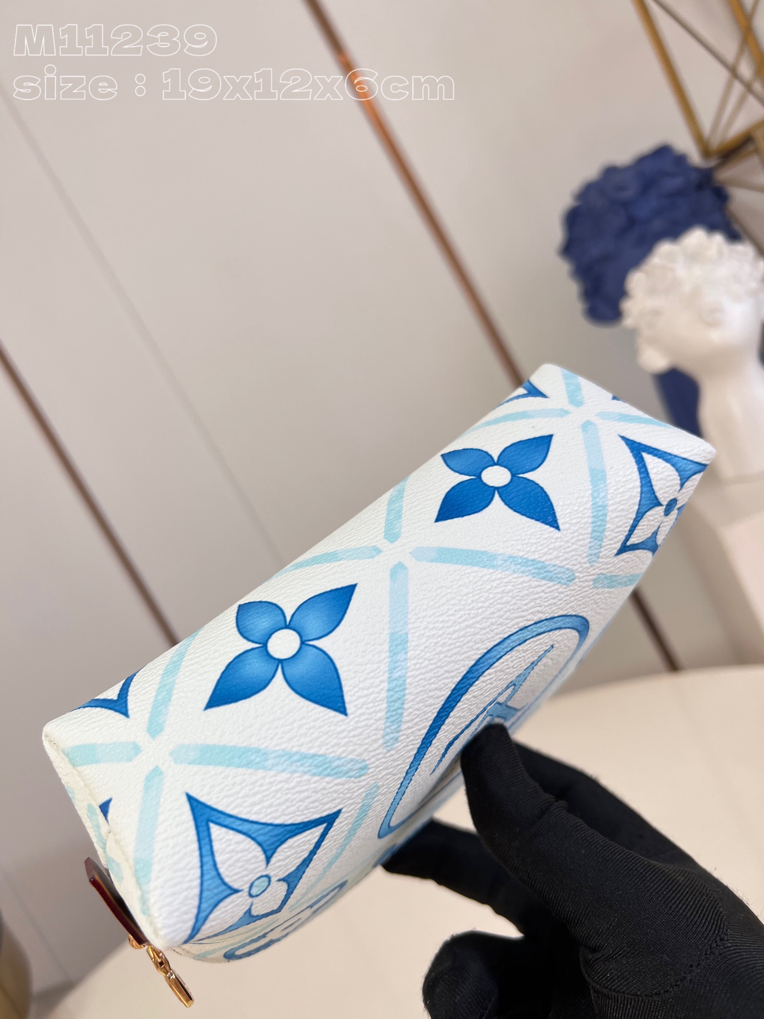 Louis Vuitton M11239 Pochette Cosmétique PM Size 19*12*6cm