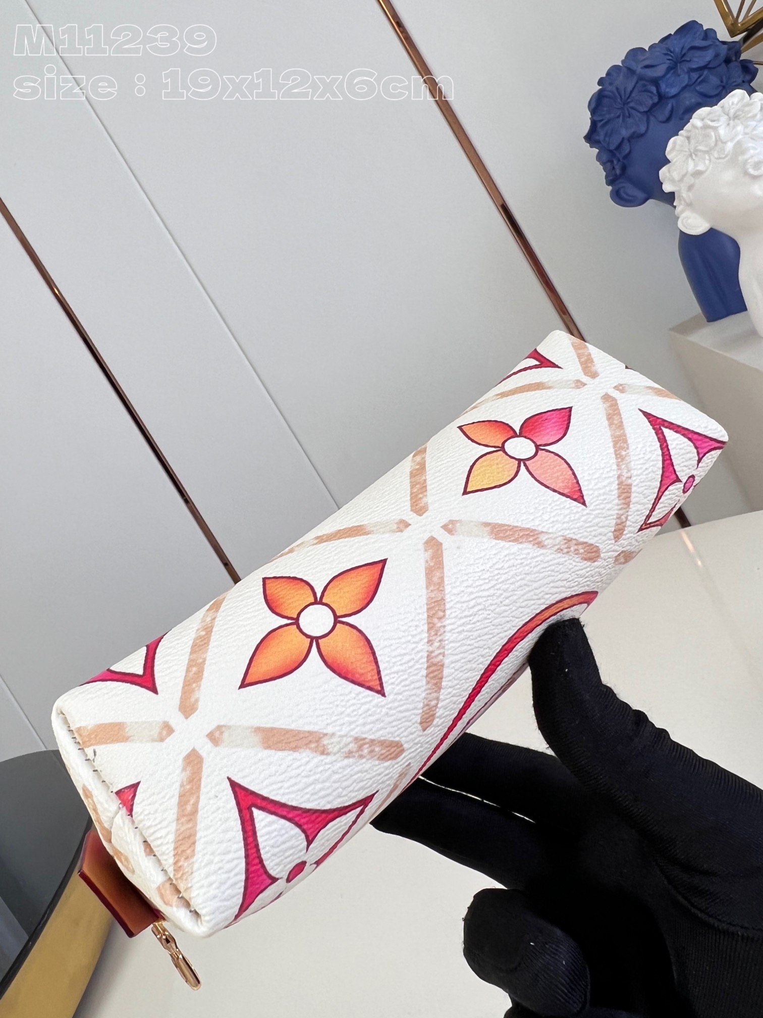 Louis Vuitton M11239 Pochette Cosmétique PM Size 19*12*6cm