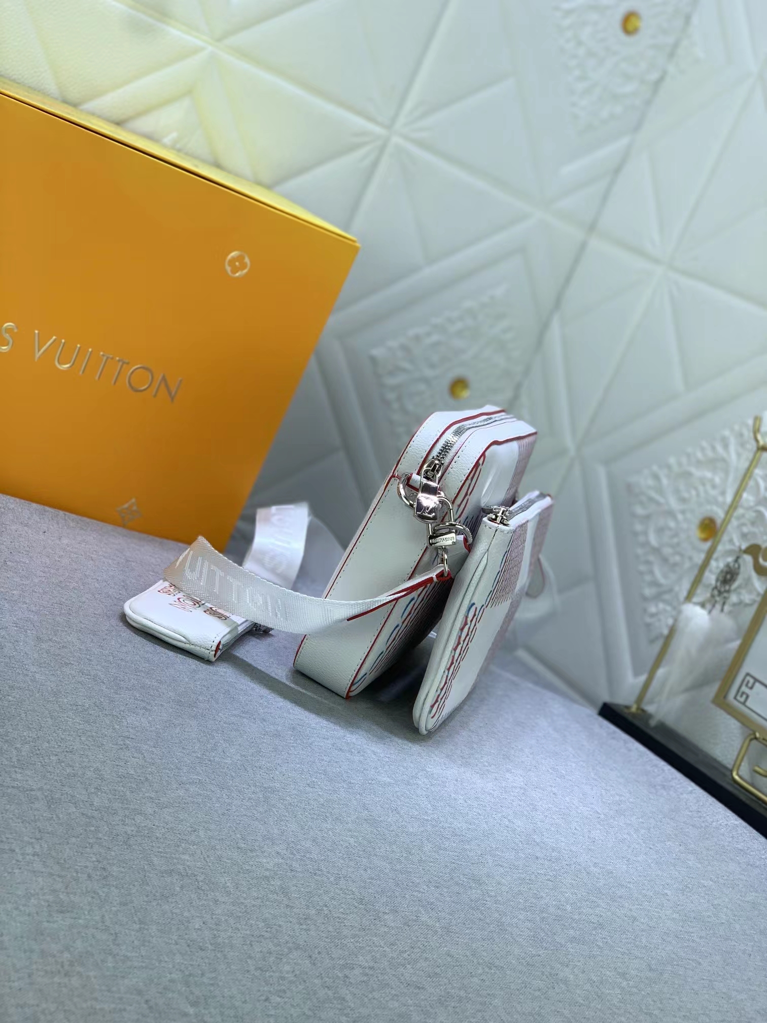 Louis Vuitton Monogram Eclipse Reverse Shoulder Bags Size 25*18.5*7cm