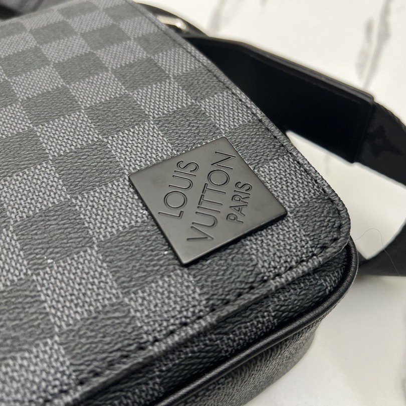 Louis Vuitton N42710 District Men Bags Size 26*20*7cm