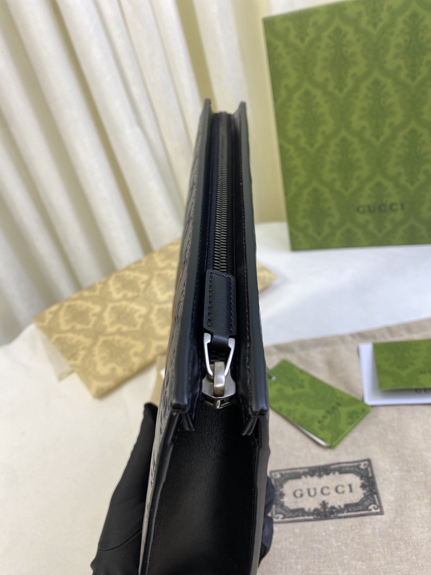 Gucci New GG Supreme Pouch Size 26*20*6cm Style 475316