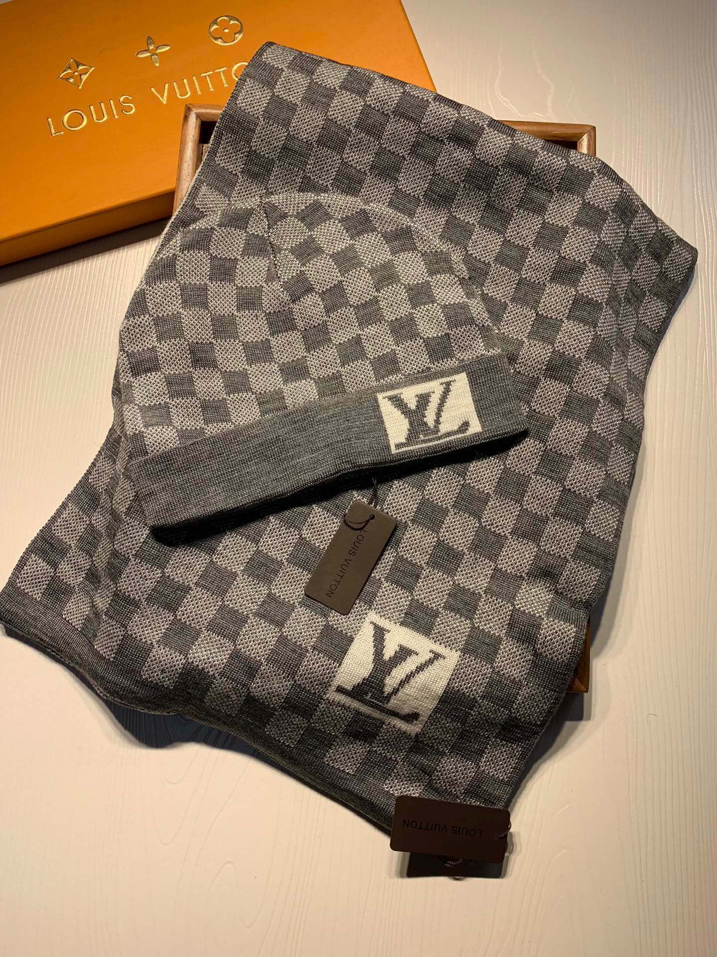 Louis Vuitton Knitted Hat+Scarf