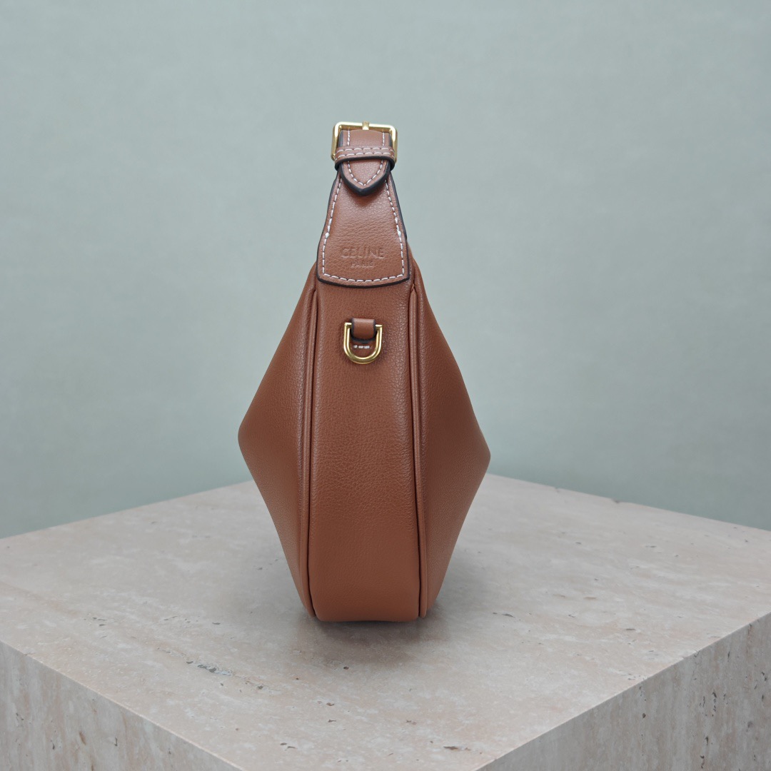 Celine 25ss Lulu Shoulder Bags Size 24*21*5cm