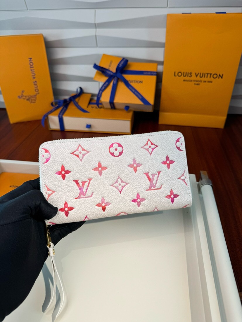 Louis Vuitton Monogram Sunrise Size 19.5*10.5*2.5cm