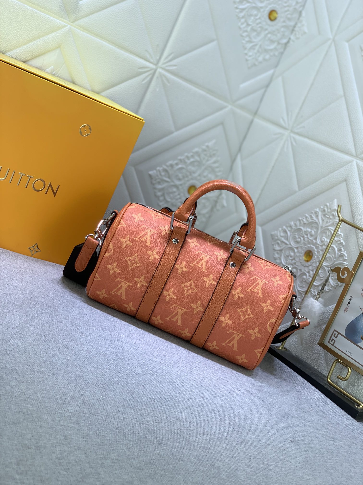 Louis Vuitton Monogram Eclipse Reverse Keepall 25 Travel Bags Size 25*15*11cm