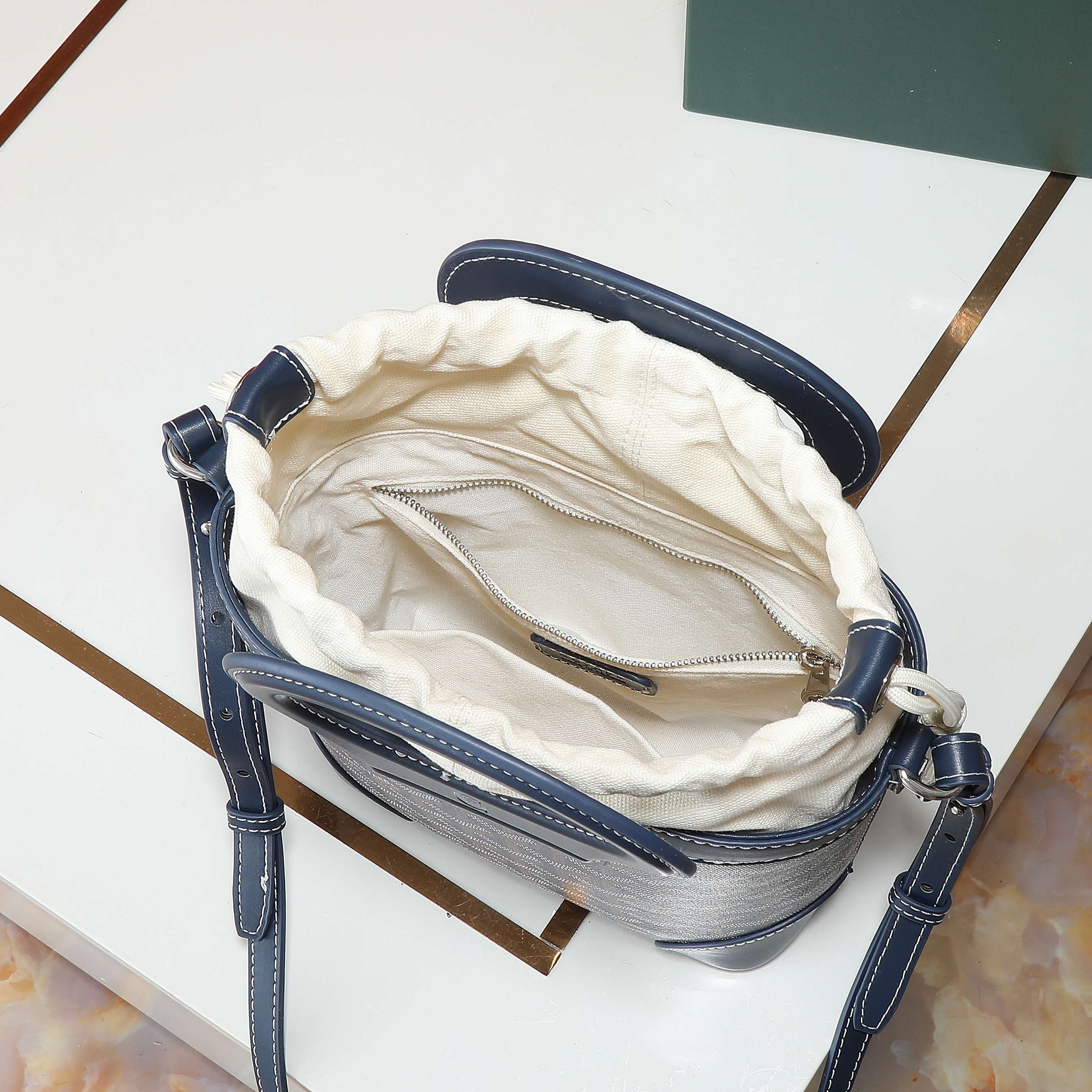 Goyard Beluga Shoulder Bags Size 23*18.5*8cm