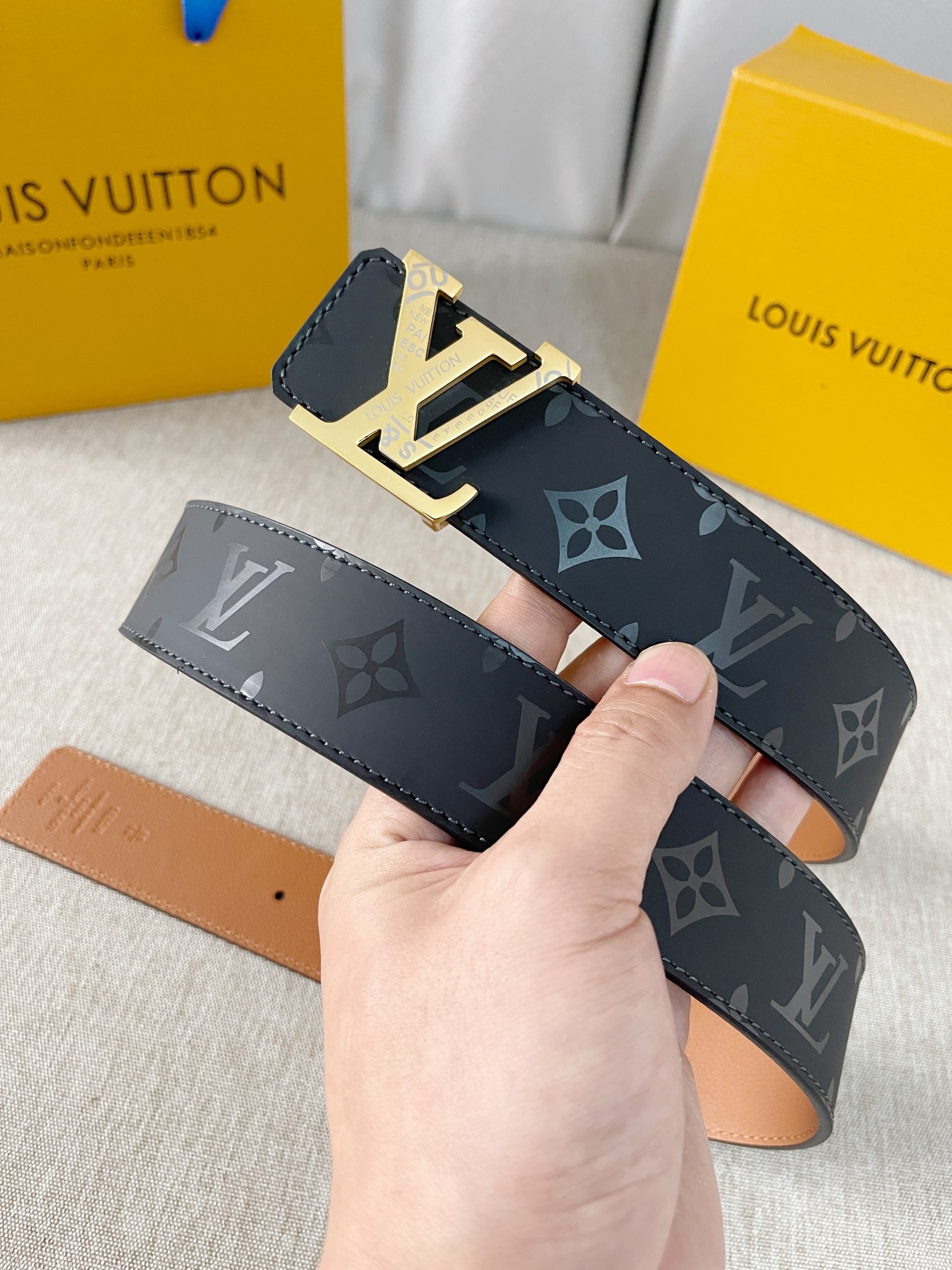 Louis Vuitton Men Belt Width 4cm